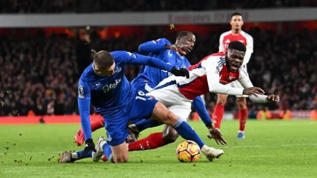 1734262586900040306.jpg 爱游戏官网-一场不难解释的互交白卷 暴露出阿尔特塔的危机