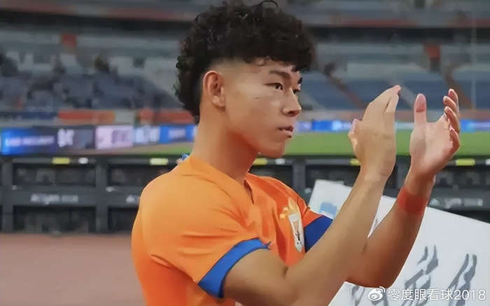 爱游戏体育-唏嘘!昔日国足希望之星泯然众人矣,在中超无人问津,或转战中甲|河南队|何小珂|山东泰山|阿奇姆彭|尹鸿博_新浪体育_新浪新闻