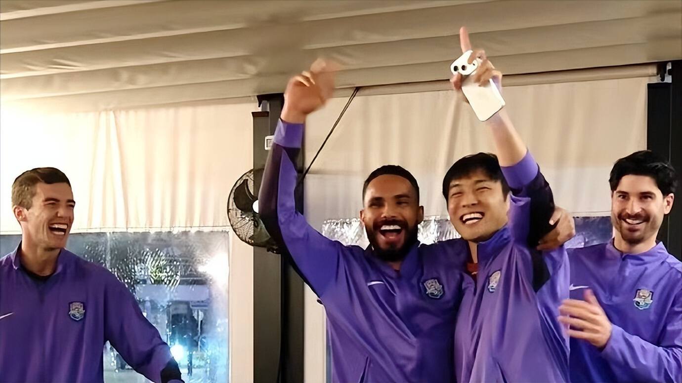 爱游戏官方入口-期待！新赛季于根伟押宝救火外援，新后腰未来将带队成功保级