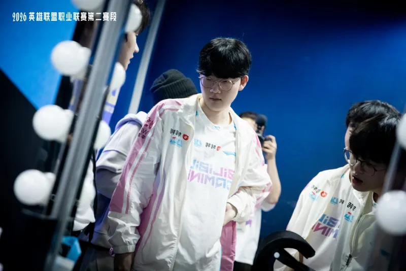 爱游戏官网-LPL分享BLG赛后返图：运筹决胜，连战连捷