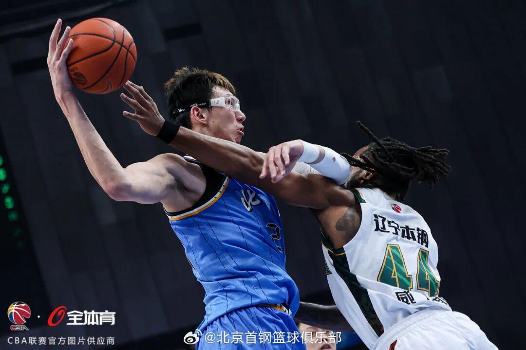 爱游戏官网-最佳阵容荣耀入选,季后赛征程奋勇争先!